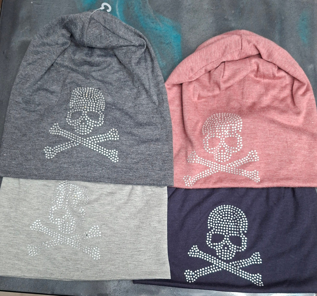 Mützen in Stoff  mit Totenkopf und Strass