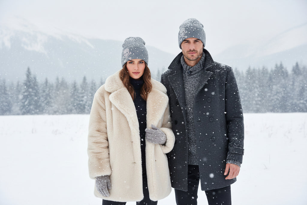 Mütze im Strick mit Strass Steinen und Totenkopf